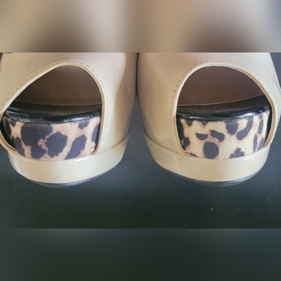 Guess Pumps Tan & Black with Leopard - Picture 5 of 5